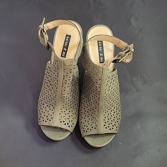 BRAND NEW PARKER&SKY ADJUSTABLE BUCKLE OPEN TOE CUTOUT WEDGE SANDAL - Picture 3 of 14